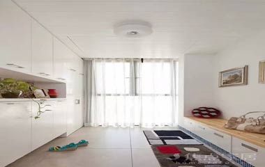 把鞋子衣服都放在這吧