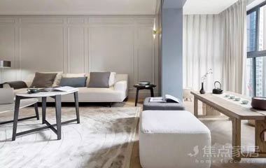 以灰色的高冷開頭，用陽光的溫柔結尾