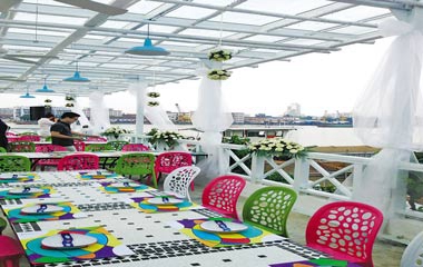 開餐廳的設計師