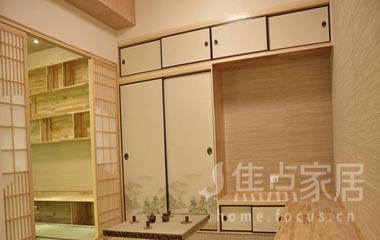 讓次臥兼顧客房和書房的法寶，正是榻榻米