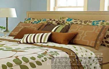 靚麗臥室背景墻 打造床頭