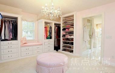 利用空間 打造衣帽間的收納空間