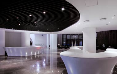 幾何圖形在有機空間里流動