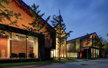 辦公總部設(shè)計(jì) 老廠房變身時(shí)尚辦公空間