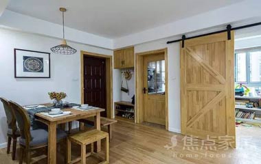 兩室一廳，客廳陽臺改成了榻榻米休閑區