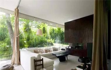 客廳裝修案例 得益于玻璃墻設計